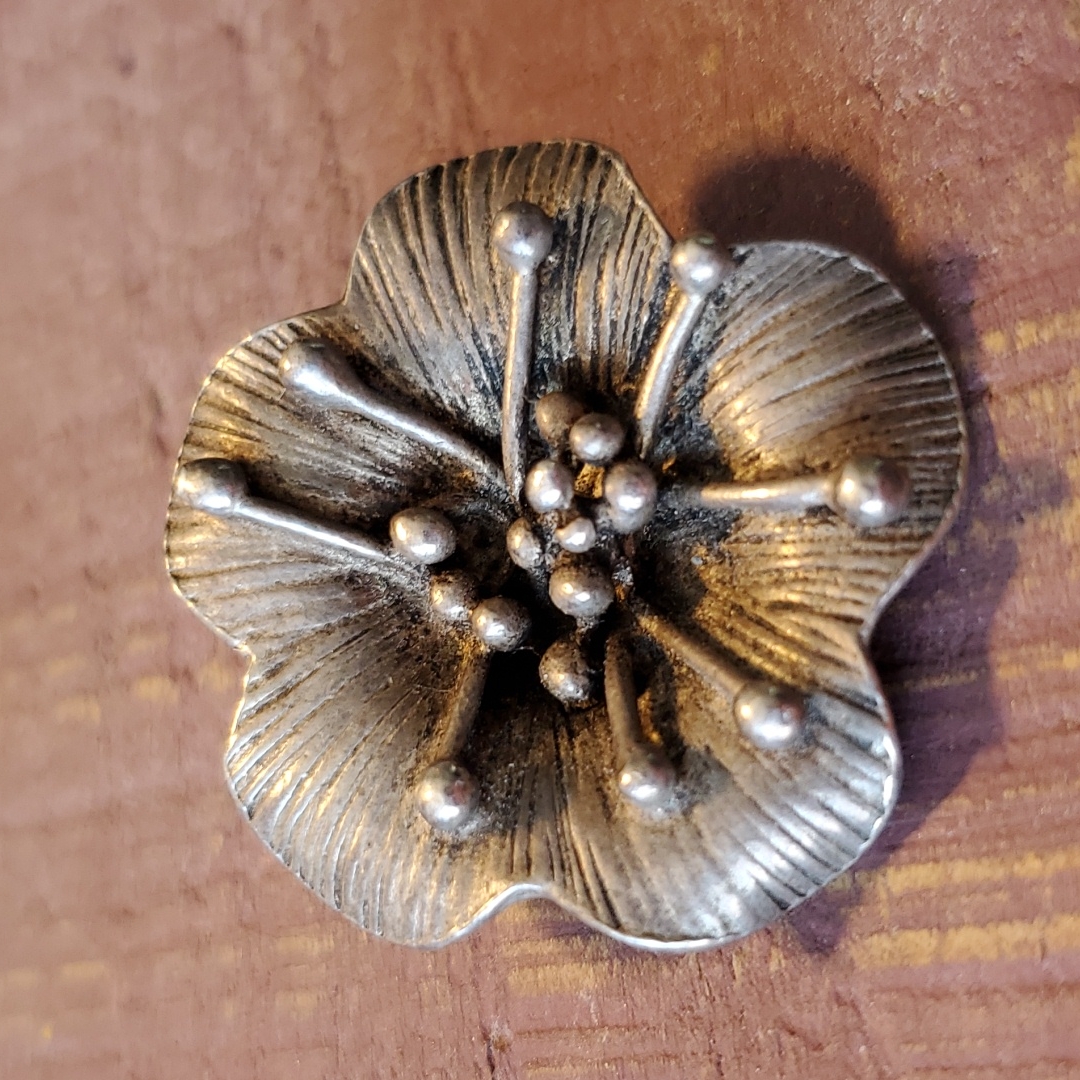 Beautiful Hand Crafted Flower Pendant 15$